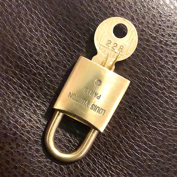 Vintage LV Louis Vuitton Padlock Lock & Key 228 - Picture 5 of 11